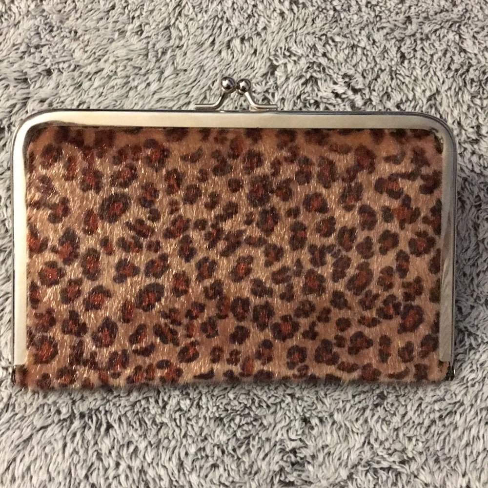 Leopard fuzzy clutch wallet! 🐆